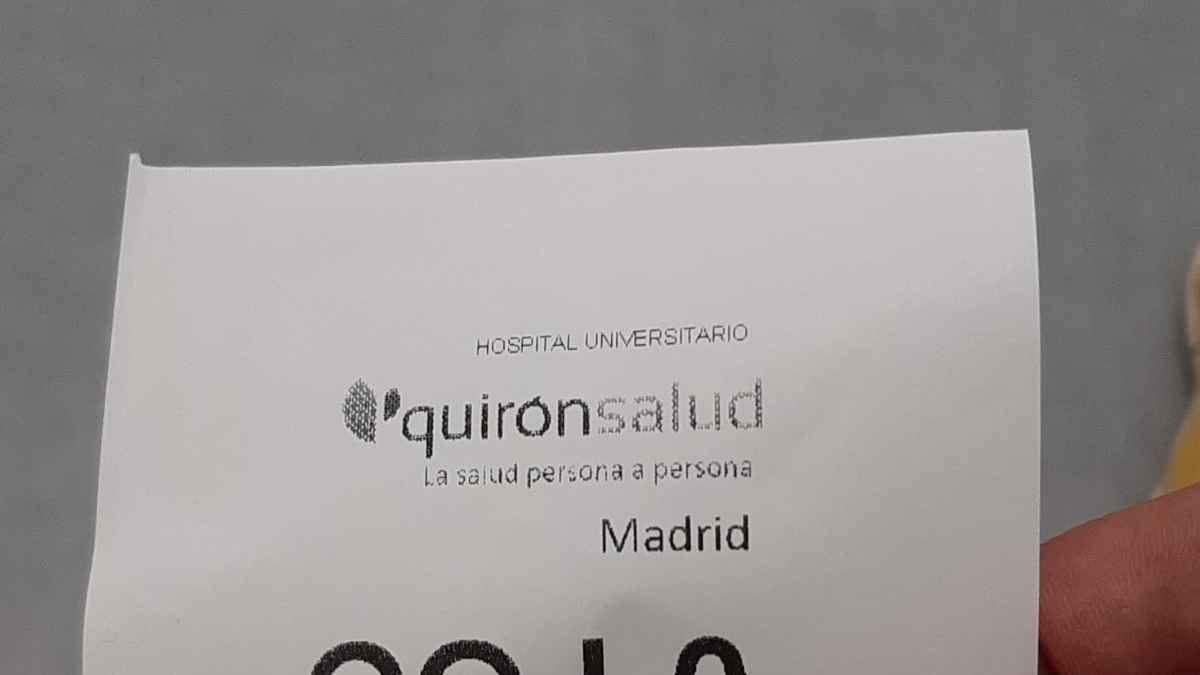 Ticket hospital Madrid con código COJ-0 entregado a paciente con esguince