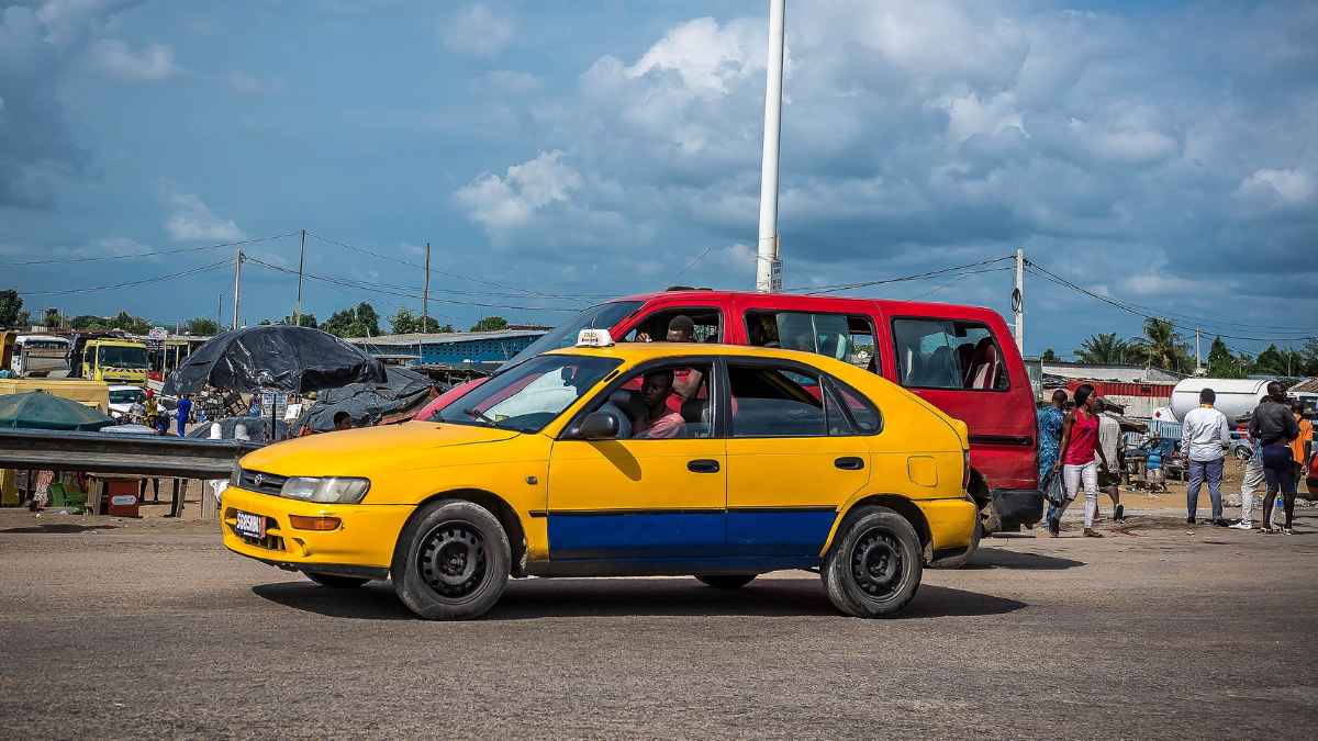 Taxi amarillo similar al utilizado para el secuestro del empresario italiano en Costa de Marfil