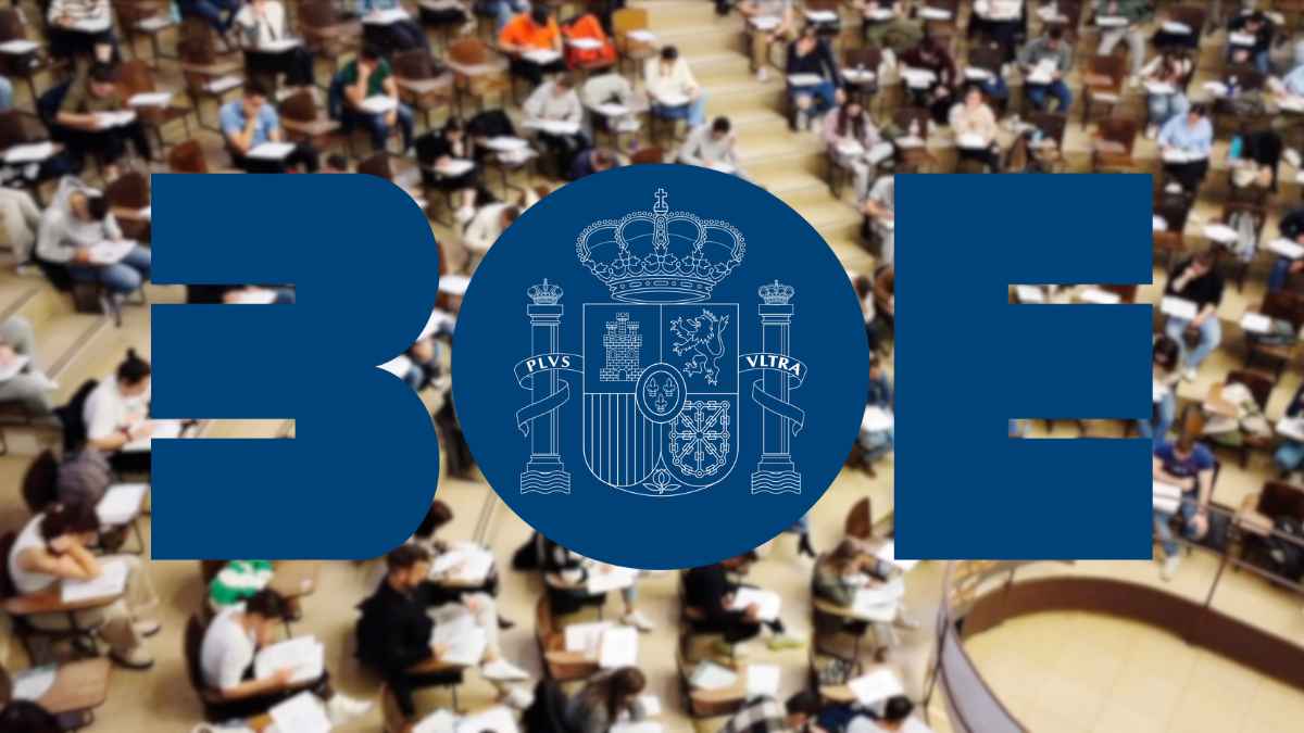 Opositores en aula durante examen de oposiciones publicadas en el BOE