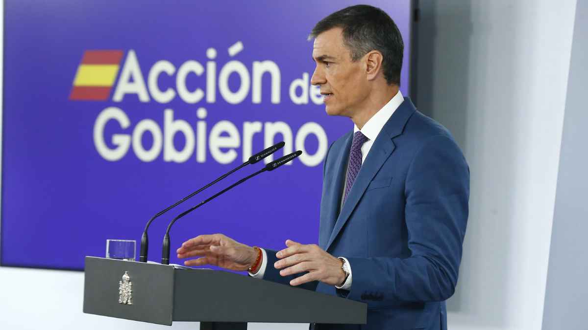 Presidente del Gobierno anuncia permiso retribuido al 100 % por nacimiento y cuidado del menor hasta 8 años