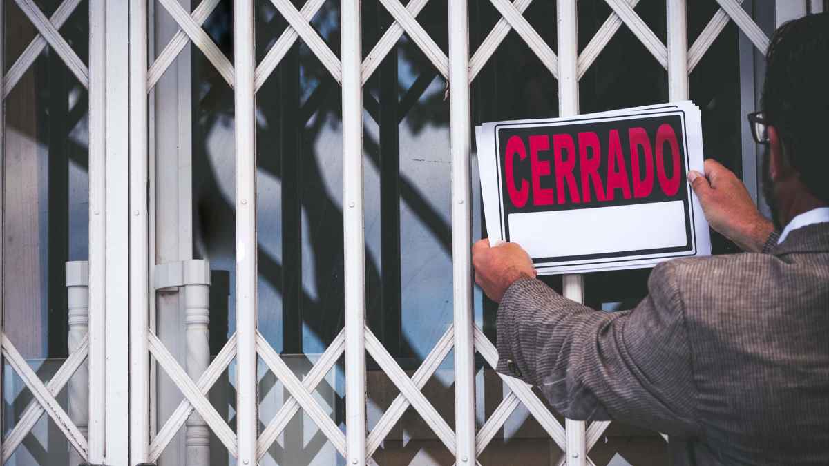 Autónomo cierra negocio por falta de ingresos y solicita paro