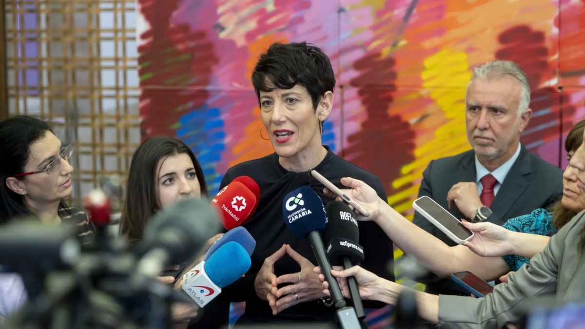 Elma Saiz anunciando la cotización por gracia para trabajadores con incapacidad
