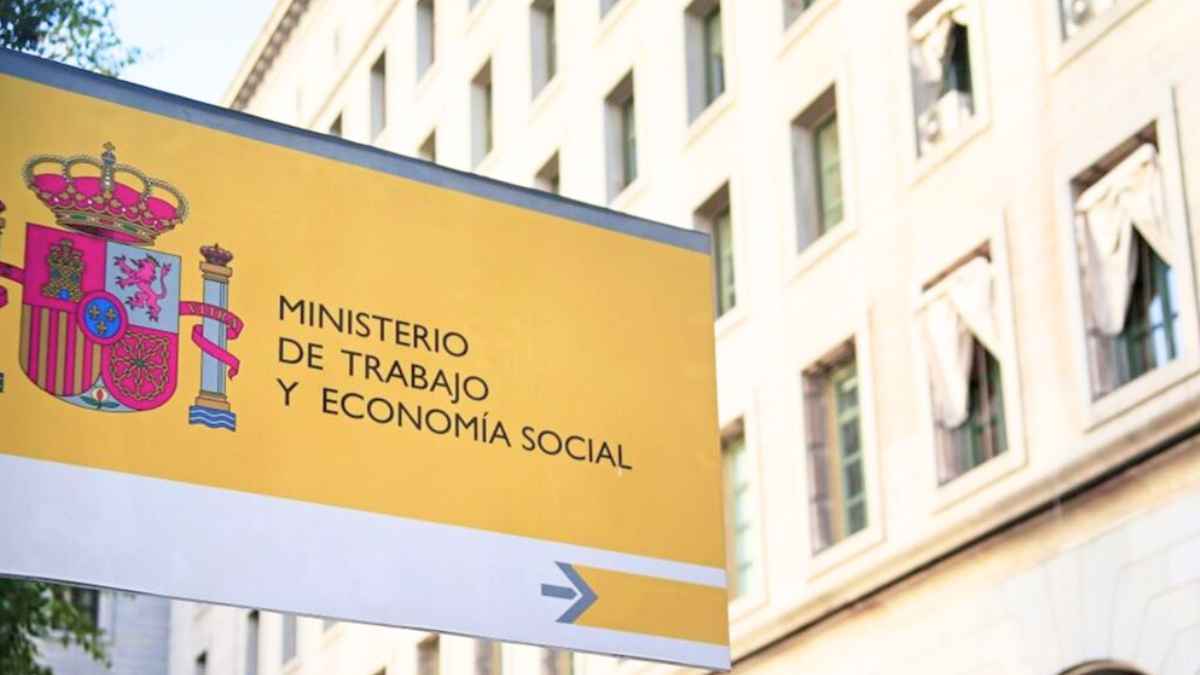 Cartel del Ministerio de Trabajo y Economía Social relacionado con denuncia de un trabajador por cotización insuficiente