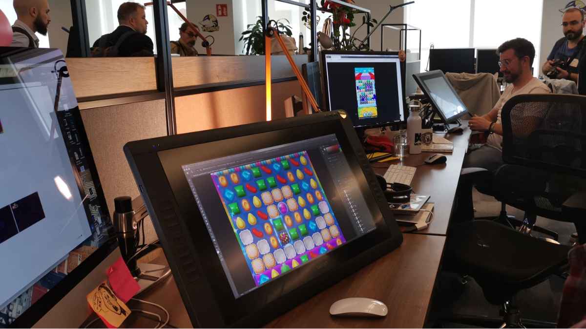 Diseñadores trabajando en Candy Crush en las oficinas de King Barcelona antes del ERE por la implantación de inteligencia artificial