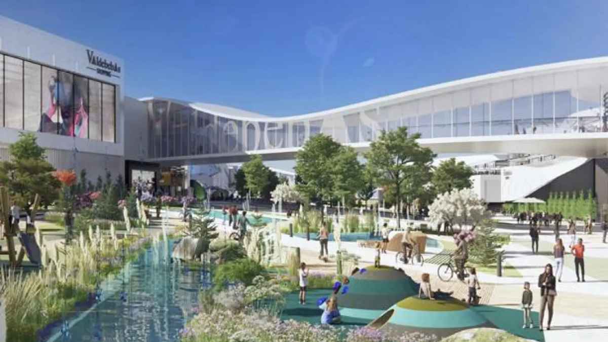 Vista exterior de Valdebebas Shopping, el nuevo macrocentro comercial de Madrid con 260 locales y zonas verdes
