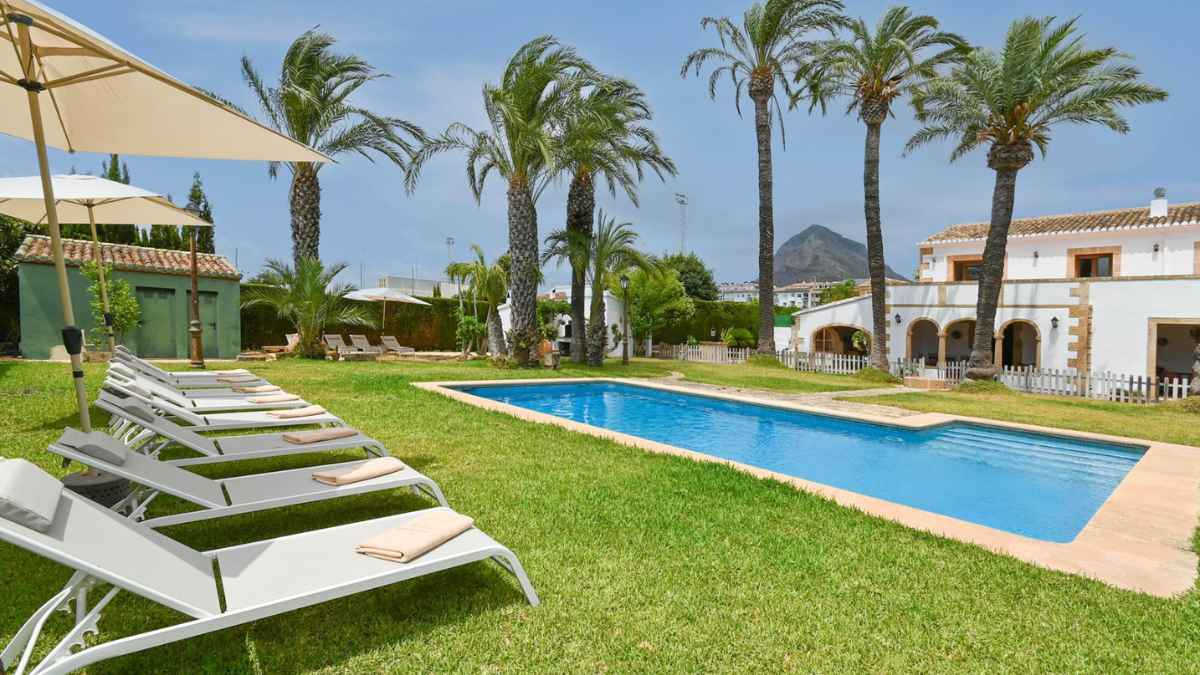 Piscina privada en casa de vecina de Toledo alquilada por horas en verano