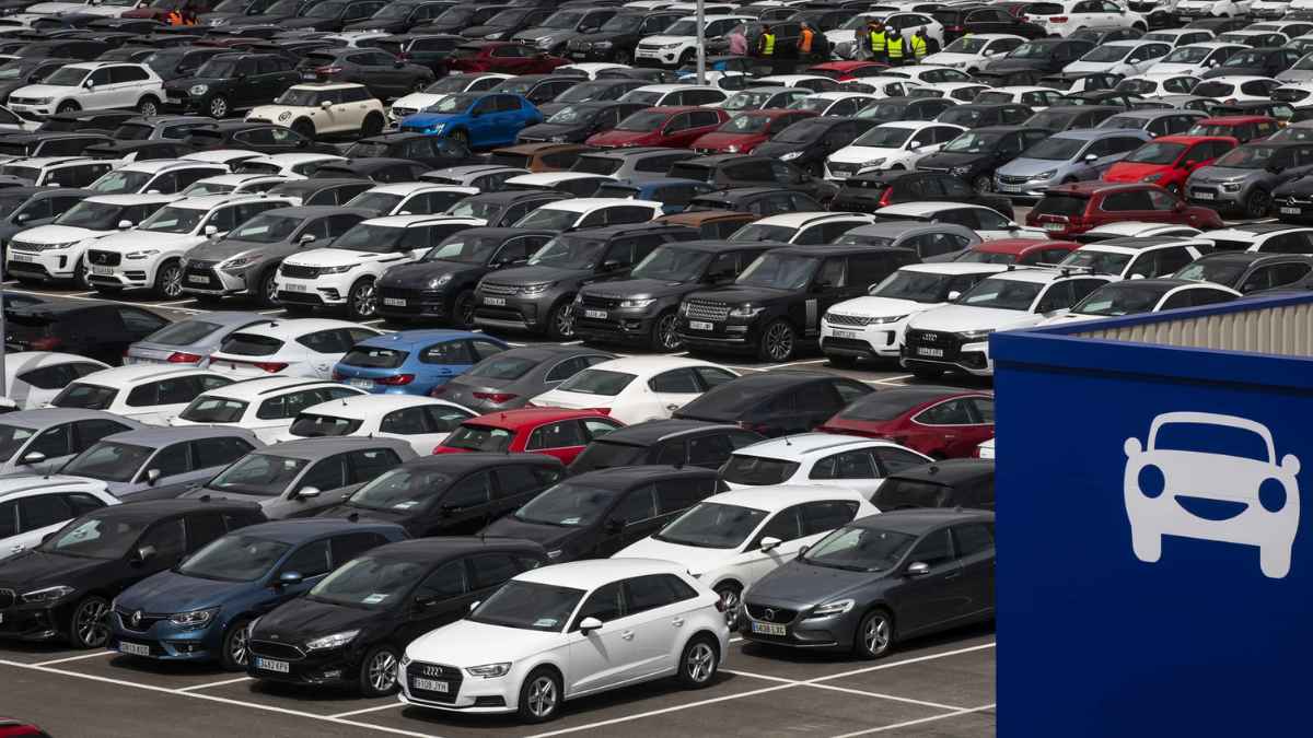 Coches nuevos en concesionario con ayudas estatales municipales y autonómicas 2025