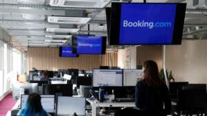 Oficina de Booking en España durante reestructuración y despidos ERE