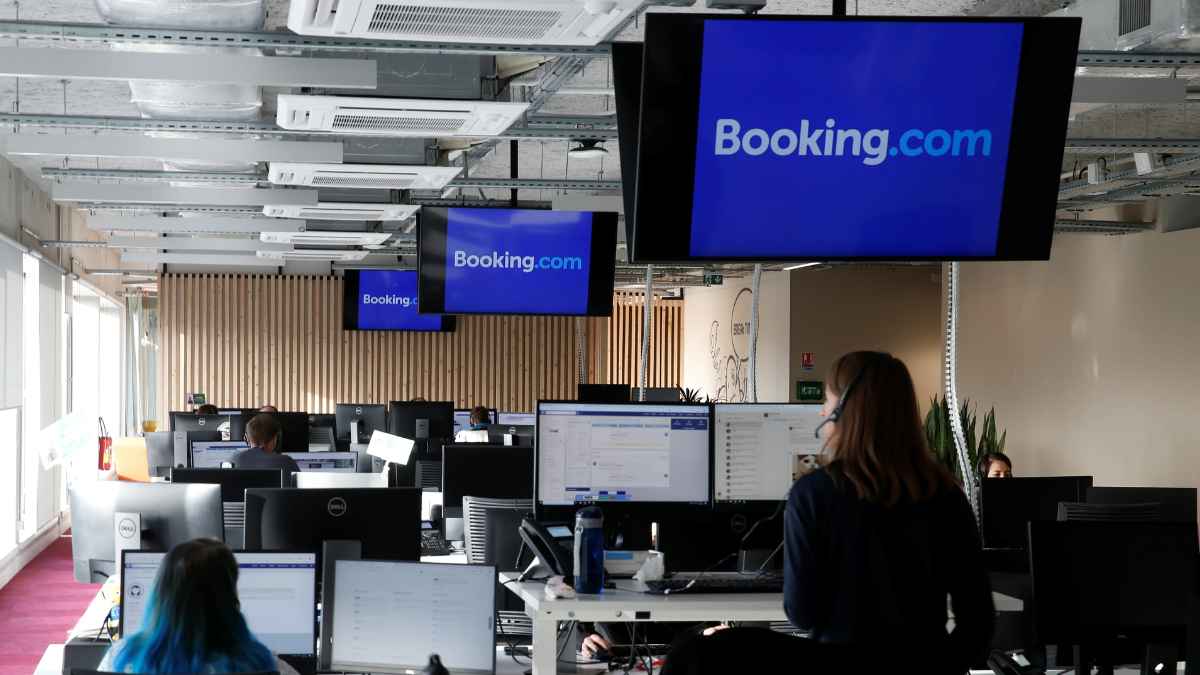 Oficina de Booking en España durante reestructuración y despidos ERE