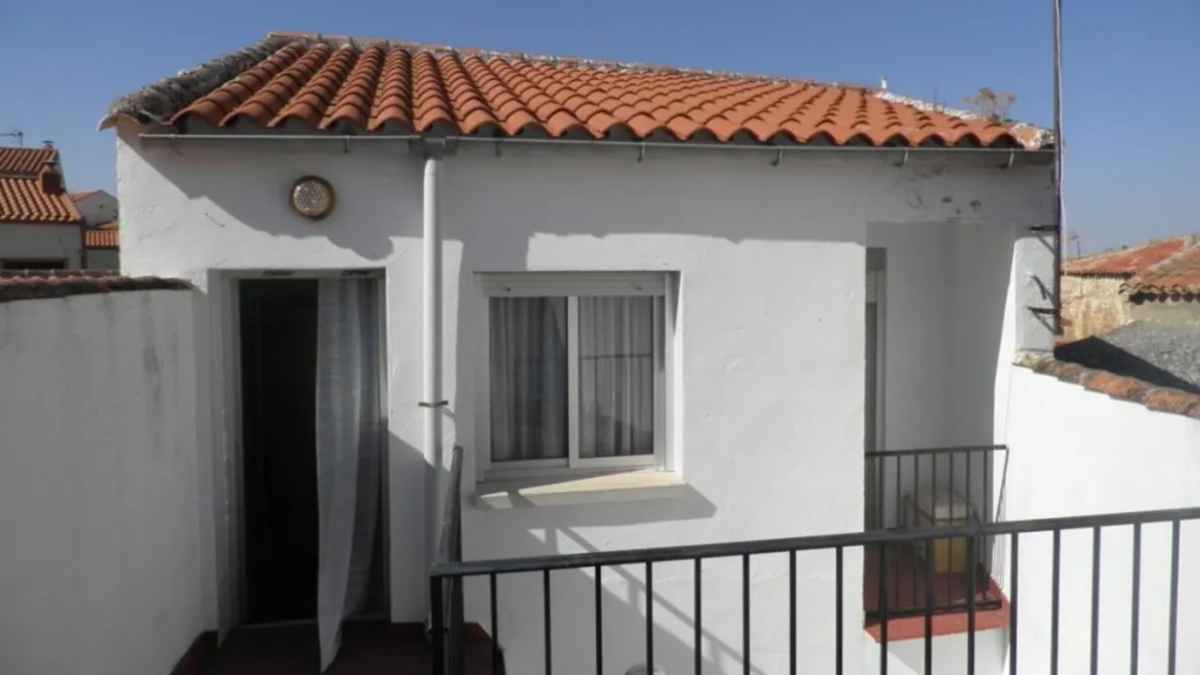 Chalet de CaixaBank en Ciudad Real con terraza y seis dormitorios por 46.000 euros