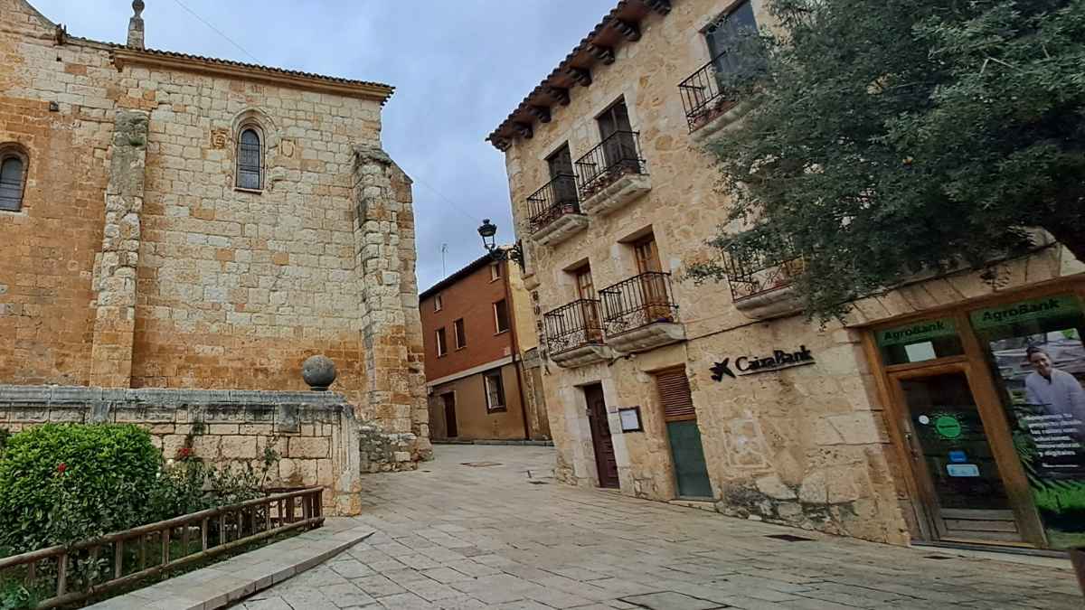 Sucursal rural de CaixaBank en el País Vasco donde se investigó a una trabajadora por incumplir el horario laboral