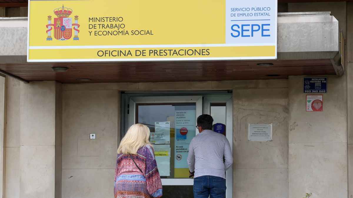 Oficina de prestaciones del SEPE para solicitar subsidio por cotizaciones insuficientes