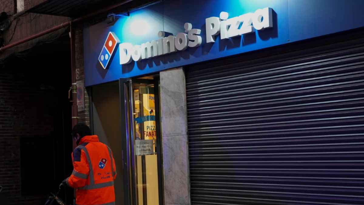 Entrada de un local de Domino’s Pizza vinculada a un despido disciplinario en pizzería local