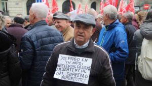 Jubilados mutualistas protestan por la devolución del IRPF pendiente de Hacienda
