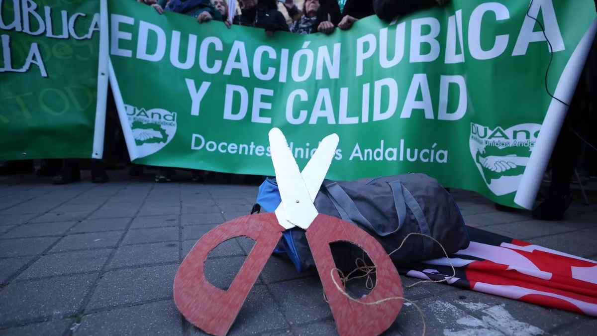 Manifestación docentes interinos Andalucía por educación pública y de calidad