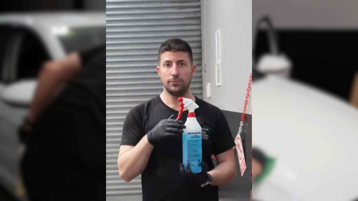 Manuel limpiador de coches en Palma explica su salario y facturación diaria