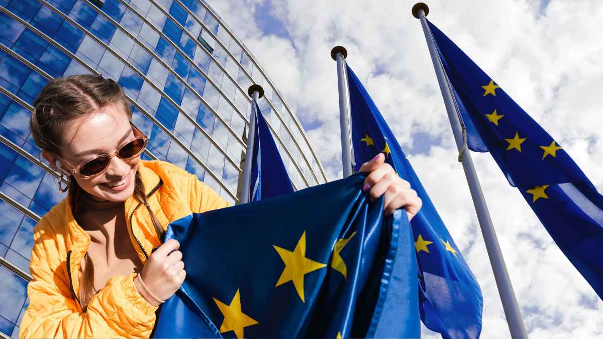 Joven español preparando oposiciones a funcionario europeo con bandera de la Unión Europea