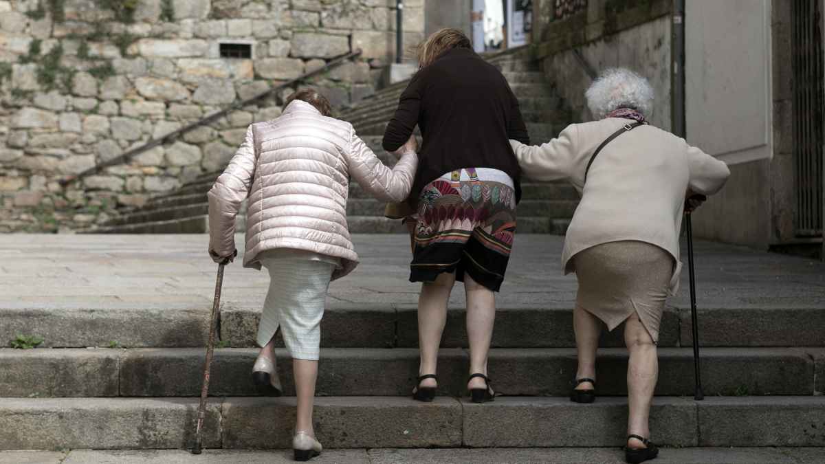 Cuidadores familiares asegurando pensión con convenio especial gratuito