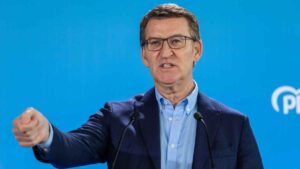 Alberto Núñez Feijóo propone limitar ayudas sociales a inmigrantes en España