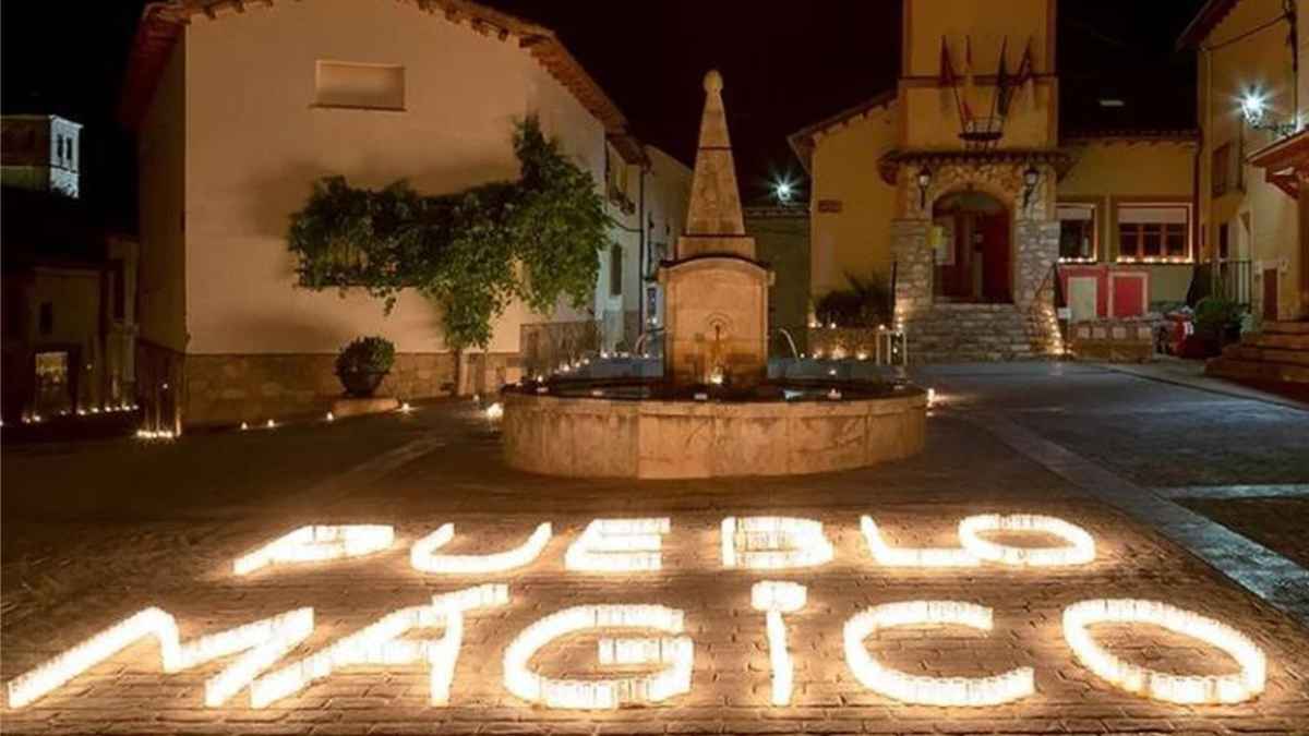 Plaza de Arbancón en Guadalajara, pueblo mágico con casas desde 9.000 euros a solo una hora de Madrid