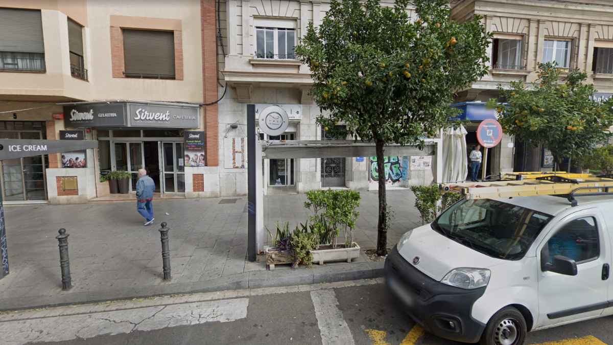restaurante en Tarragona denunciado por cartel en español en la Rambla Nova