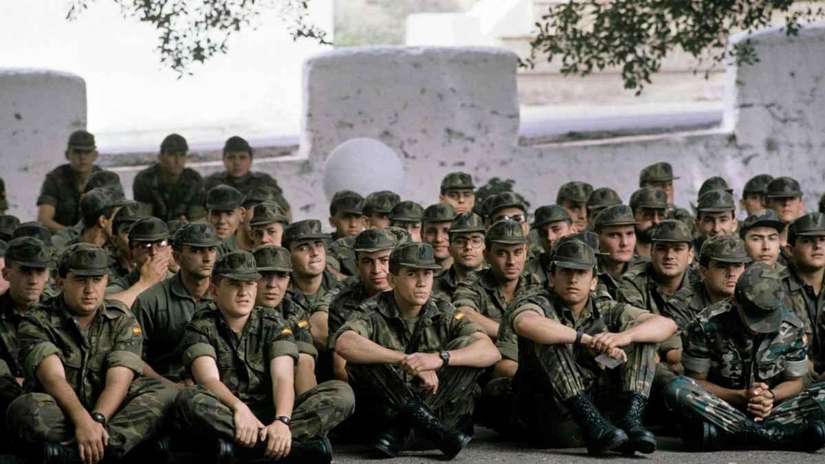 Soldados haciendo la mili para adelantar la jubilación con certificado de la Seguridad Social