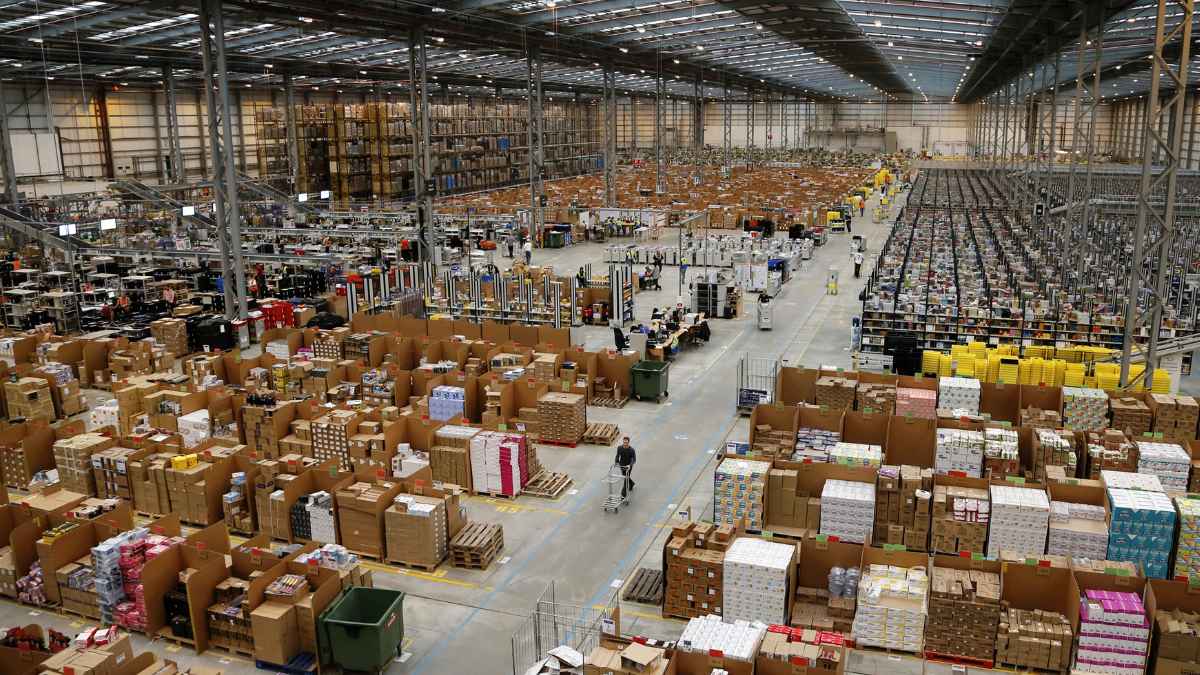 Almacén de Amazon en Catalunya con oferta de empleo para Black Friday y Navidad