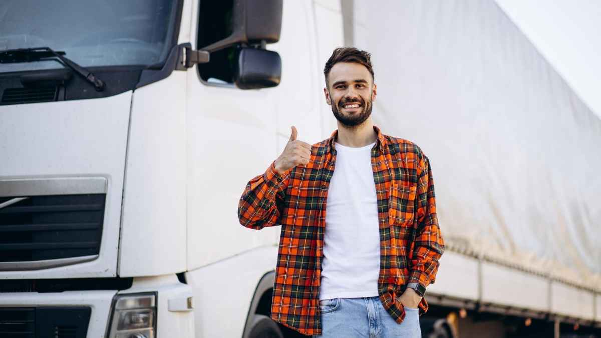 Joven conductor de camión beneficiario de la ayuda del Gobierno para el carnet profesional