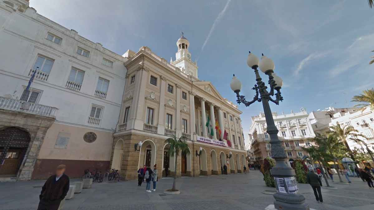 Ayuntamiento de Cádiz donde se convocan 52 plazas de empleo público con diferentes perfiles profesionales