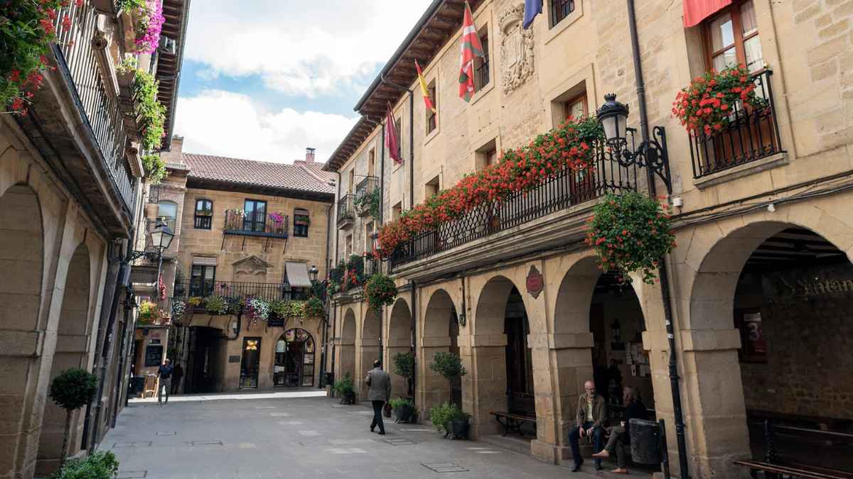 Fachada del Ayuntamiento de Laguardia en Álava, edificio implicado en una sentencia por acoso laboral a un funcionario.