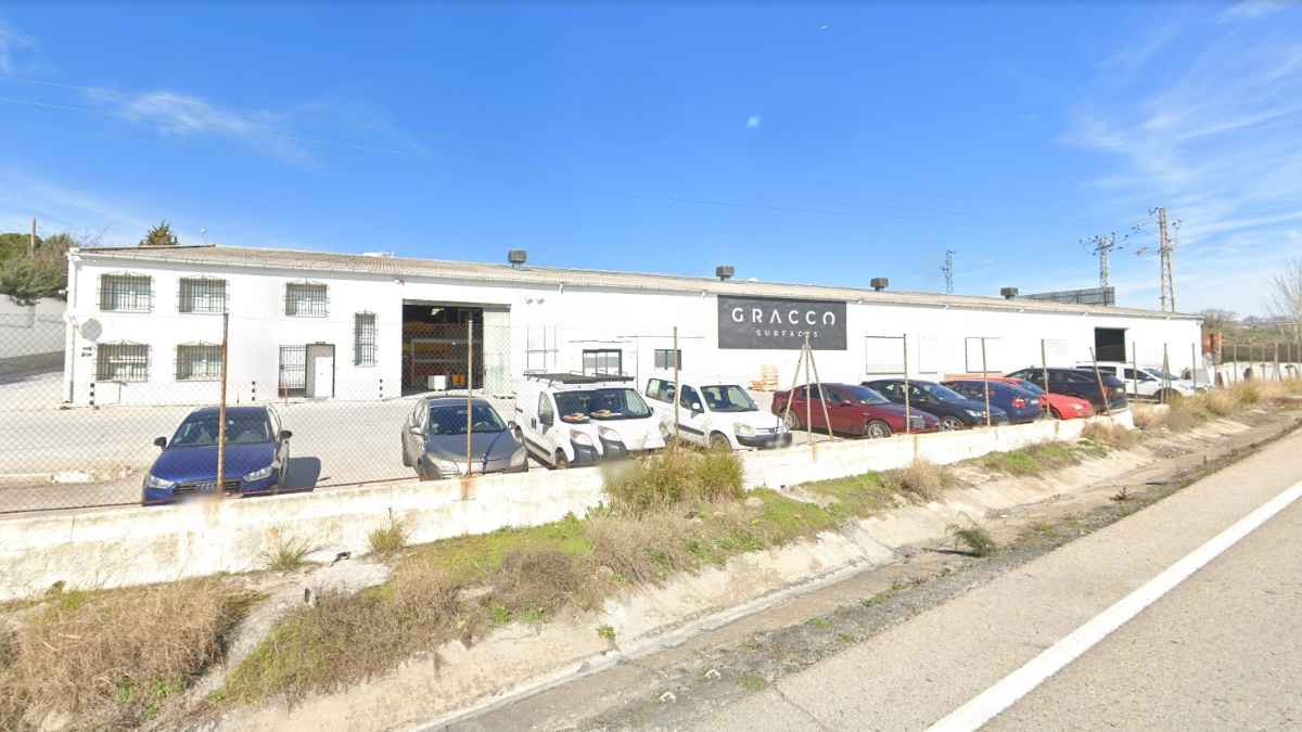 Fábrica de Cerámicas Cuatro Palomas en Móstoles donde se buscan operarios de producción