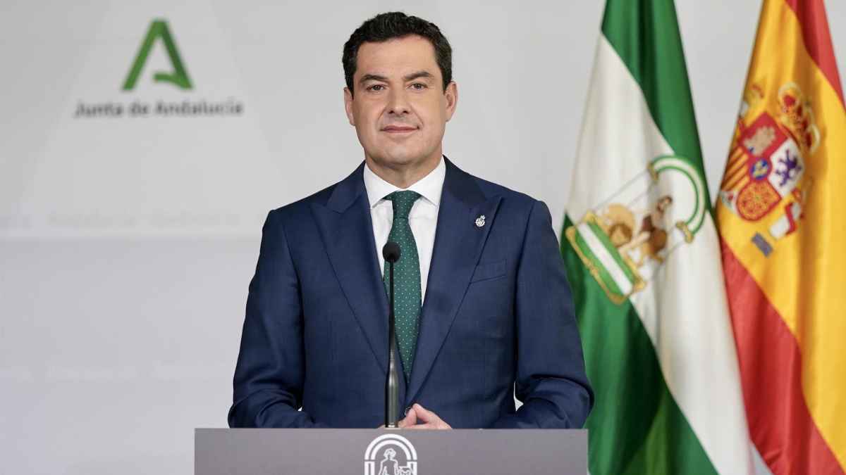 Presidente de la Junta de Andalucía durante una comparecencia oficial sobre la Formación Profesional en la comunidad