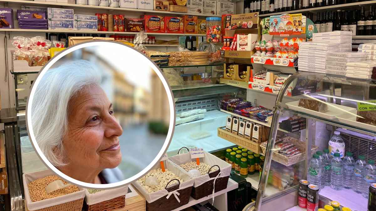 Mujer jubilada autónoma en tienda de ultramarinos con pensión baja