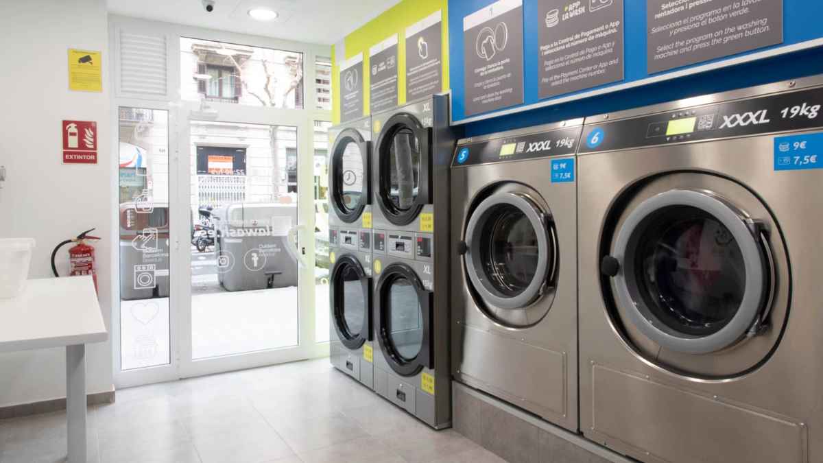 Lavandería autoservicio moderna La Wash, un negocio rentable que puede facturar más de 13.000 euros al mes