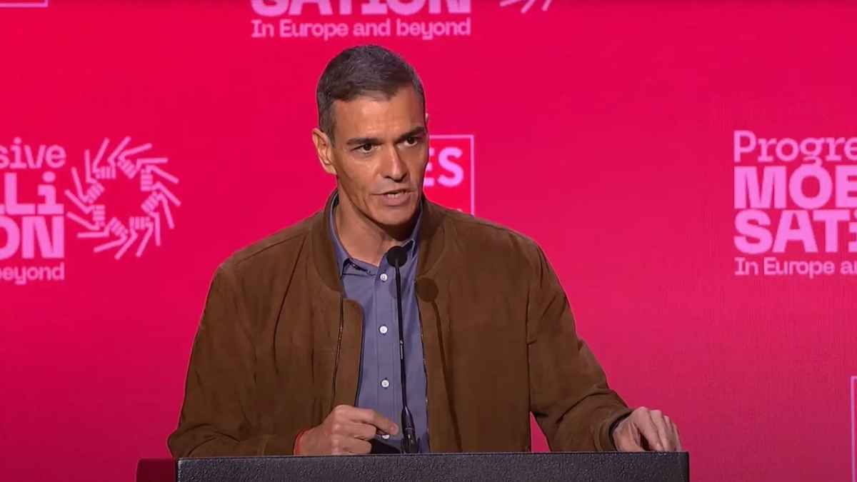 Pedro Sánchez durante su discurso en Ámsterdam proponiendo un salario mínimo común en toda la Unión Europea