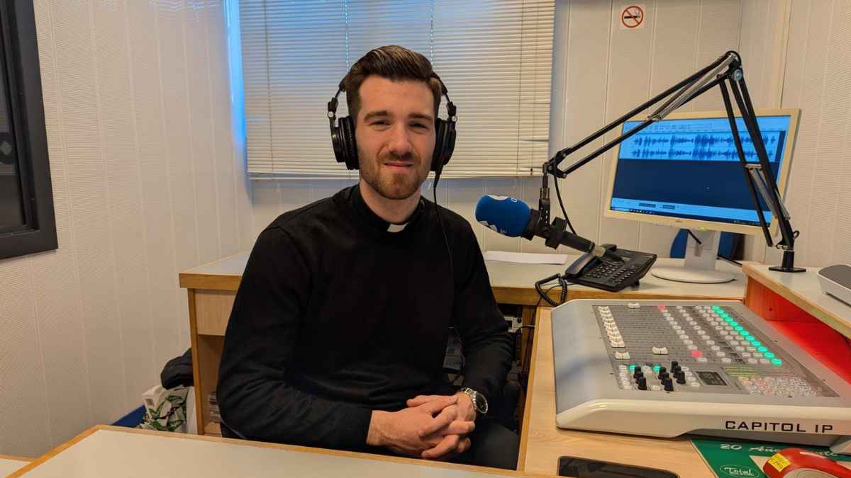 Sacerdote Gonzalo Portillo habla sobre cuánto cobra al mes en la iglesia de España