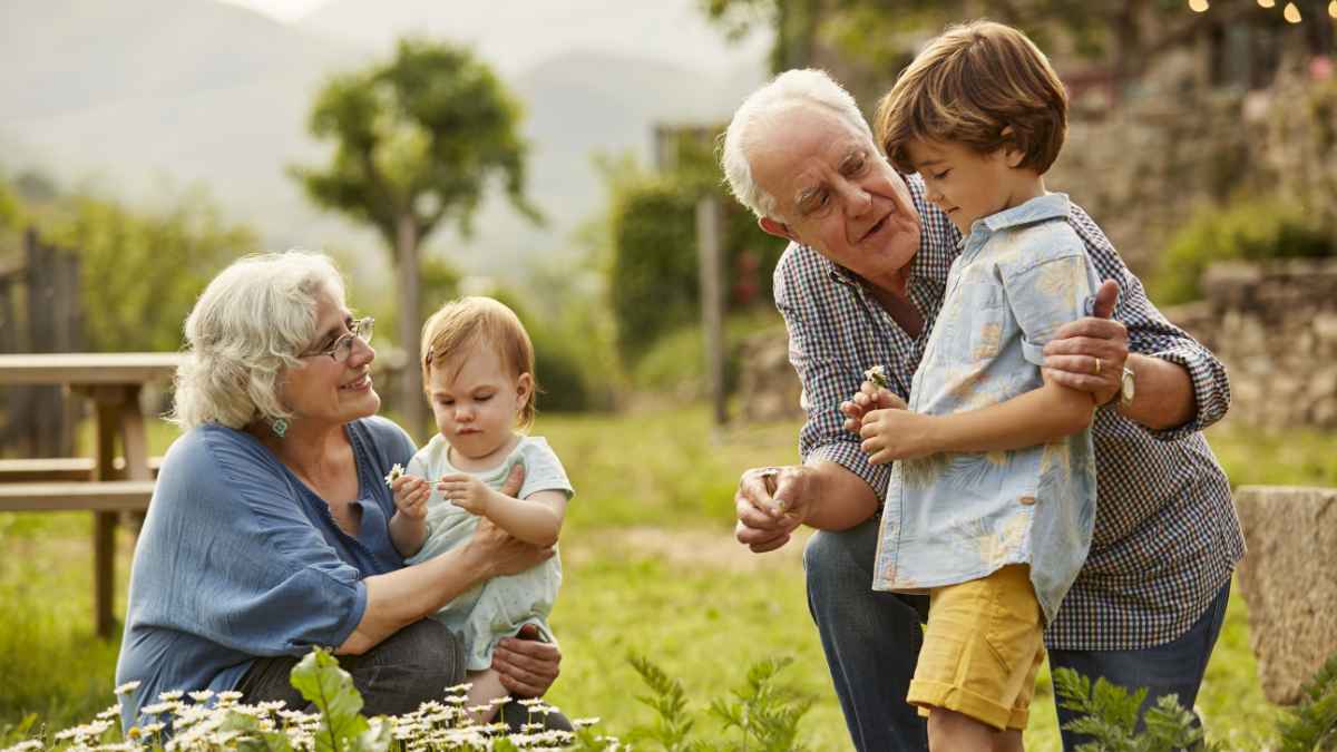 Suecia abuelos cuidando nietos permiso retribuido salario estatal