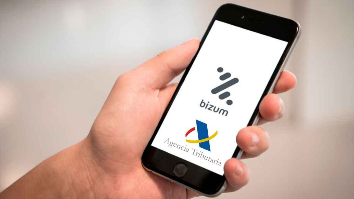 Móvil con Bizum mostrando el logo de la Agencia Tributaria por el control de pagos de autónomos desde 2026