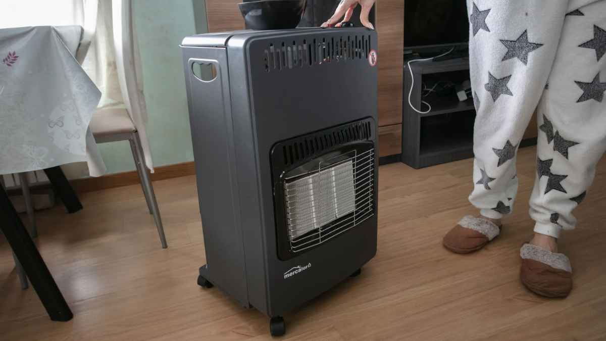 Estufa en un hogar para ilustrar el nuevo bono térmico de 398 euros de la Generalitat