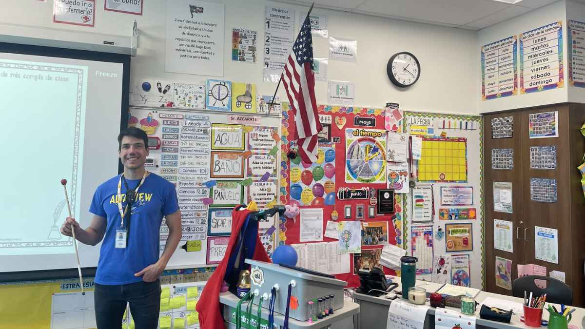 Profesor español en aula bilingüe en Estados Unidos dentro del programa de profesorado visitante