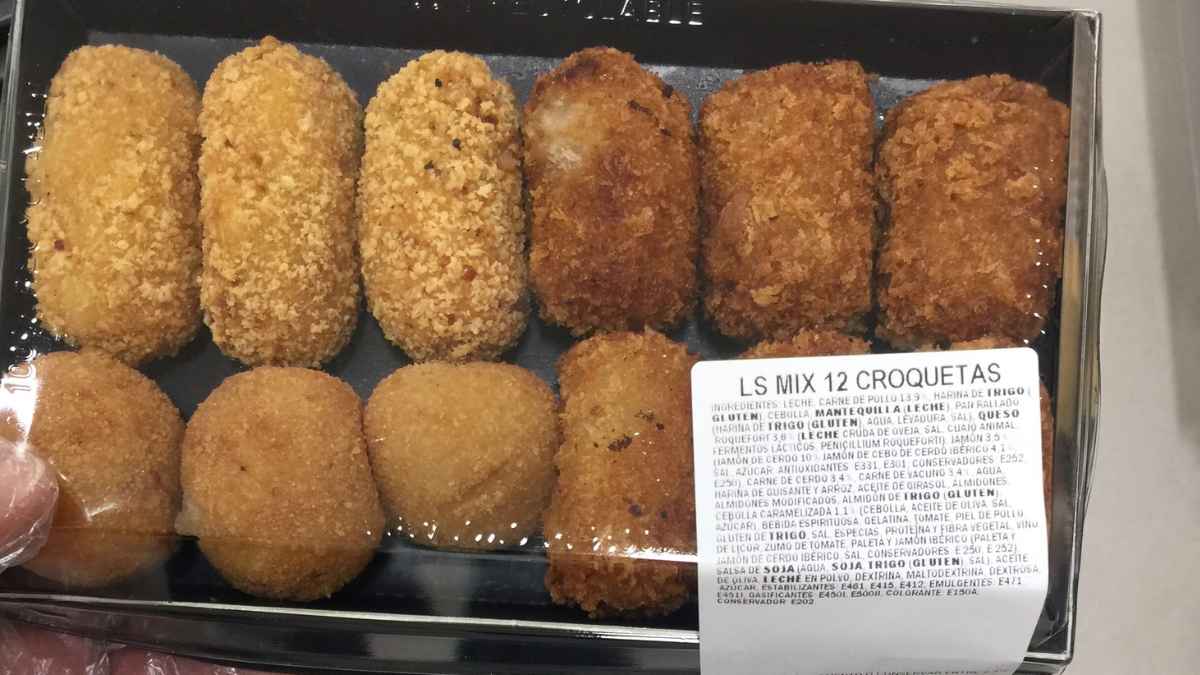 Bandeja de croquetas variadas envasadas de Mercadona listas para consumir