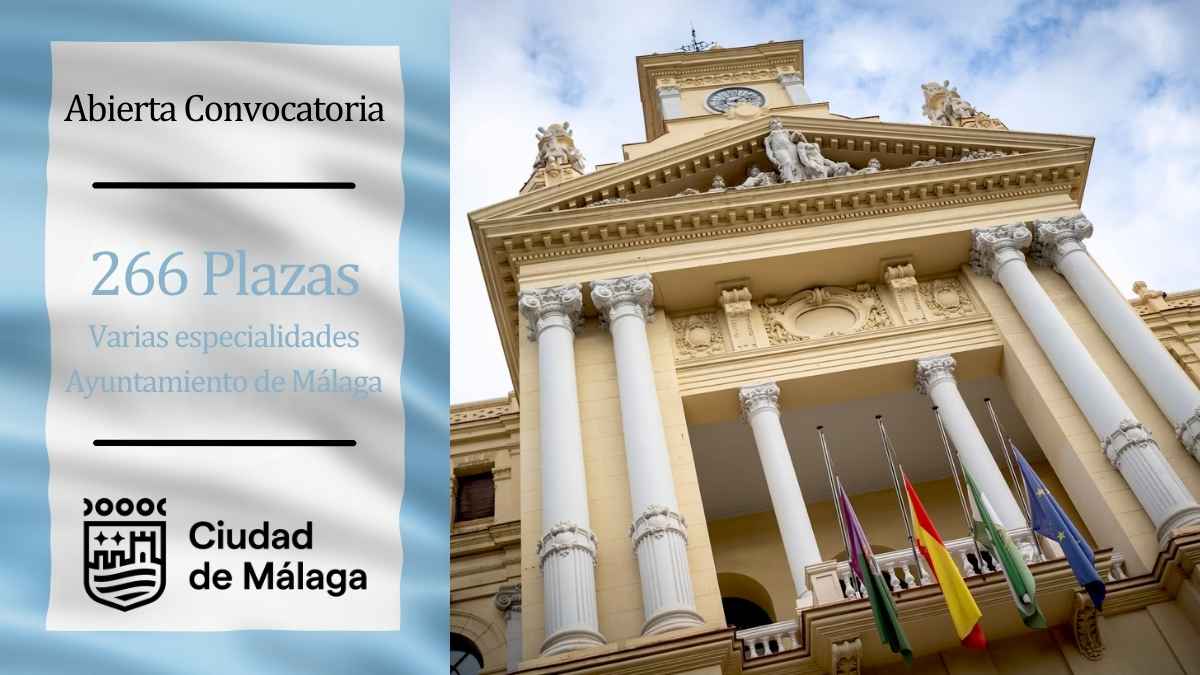 Fachada del Ayuntamiento de Málaga con anuncio de 266 plazas de empleo público para administrativos, trabajadores sociales y conserjes escolares