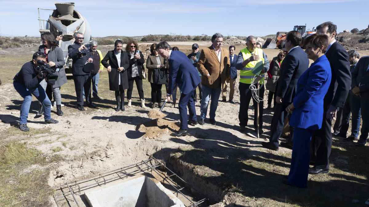 Acto institucional de colocación de la primera piedra de la nueva fábrica de diamante para chips en Trujillo.