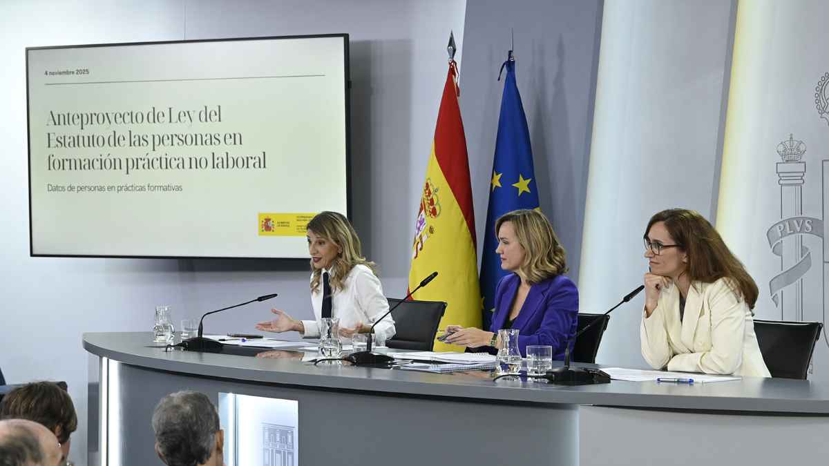 Presentación del anteproyecto de ley sobre las prácticas formativas en la rueda de prensa del Gobierno.