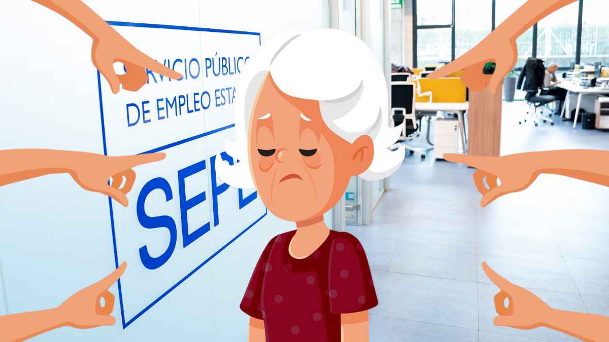 Ilustración de una mujer mayor afectada por despidos frente al SEPE