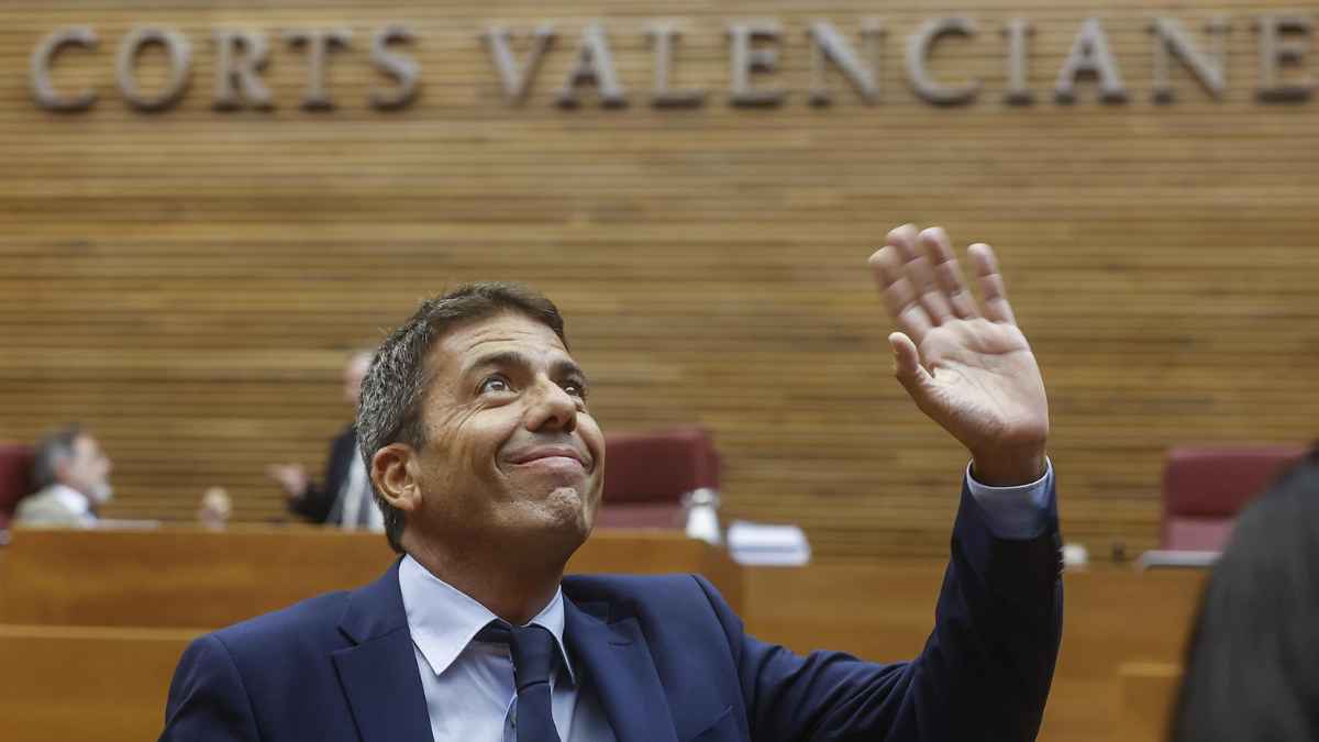 Carlos Mazón durante una sesión en Les Corts Valencianes por la subida salarial del 0,5% a funcionarios