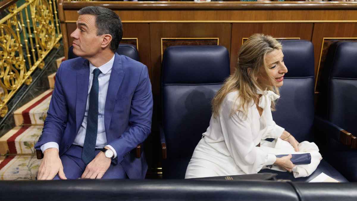 Pedro Sánchez y Yolanda Díaz durante una sesión parlamentaria relacionada con la reforma para que los jubilados vuelvan a trabajar