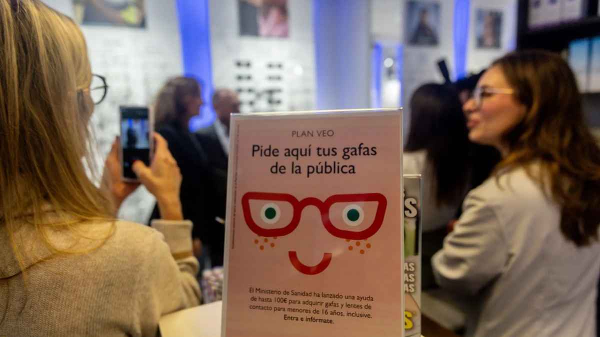 Cartel informativo del Plan Veo del Ministerio de Sanidad para solicitar gafas y lentillas infantiles con ayuda de hasta 100 euros