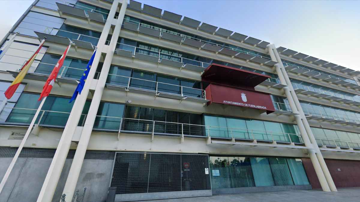 Fachada del Ayuntamiento de Fuenlabrada donde se convocan 54 plazas de Auxiliares Administrativos