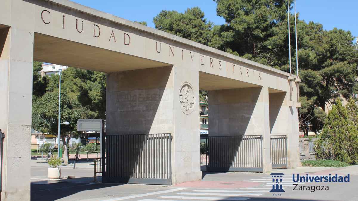 Entrada a la Ciudad Universitaria de la Universidad de Zaragoza donde se aprueba una OPE con 147 plazas para el Ptgas